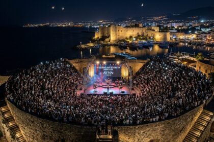 Ayna Girne Amfi Tiyatro'da Sahne Aldı
