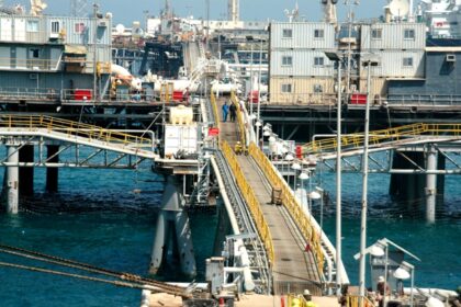 Denizde ham petrol yükleme terminali — Türkiye-Irak petrol anlaşması temsili görseli